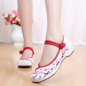 Chinese Shoes Women Embroidery Flats Traditional Embroidered Old Peking Flower Canvas Casual Shoes
